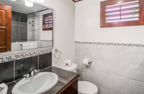 Damas Copropriété | Clean & Bright Getaway W/ Shared Pool, Lush Gardens, & Ideal Location Near Town!