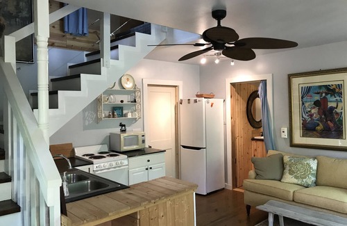 Barnardsville Maison | Clean cabin on beautiful property.