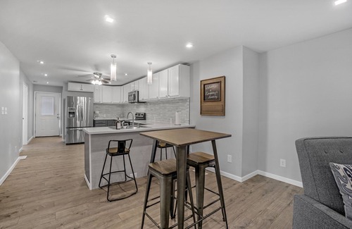 Marion Maison | Clean, comfortable home.