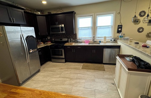 Linden Appartement | Clean comfy smoke friendly 2 bedroom stay