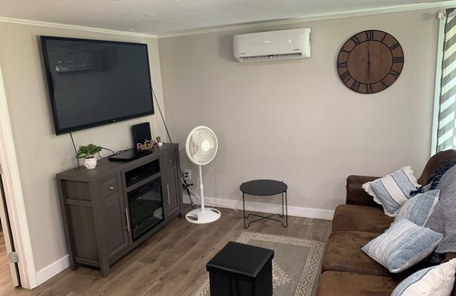 Palatka Maison | Clean & Cozy 2-bedroom with sleeper sofa, parking available for boats or RVs.