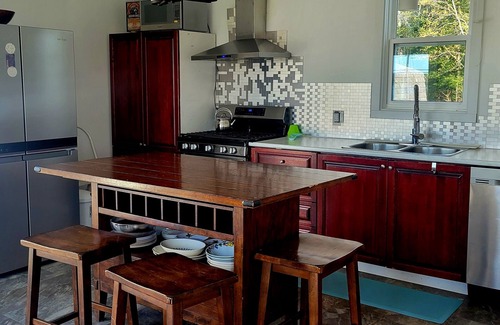 Russellville Maison | Clean & Cozy - Riverview only 1km from Gordon's Wharf boat slip