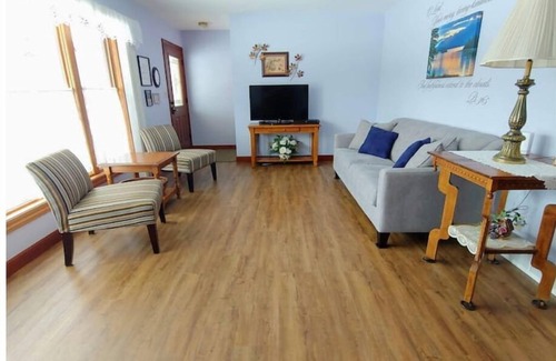 Breckenridge Maison | Clean & Cozy, Vintage Cottage