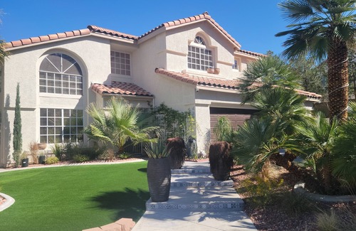 Spring Valley Maison | Clean, Cozy, & Well Appointed Bedroom w/att Private Bathroom