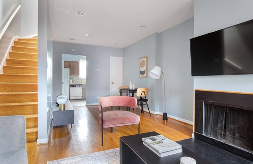 Georgetown Appartement | Clean Georgetown 2BR w/ W/D, nr Embassy Row & Nightlife, by Blueground