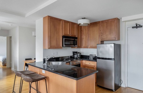 Gold Coast Appartement | Clean Gold Coast 1BR w/ Doorman & Gym, nr Park & Beach, by Blueground