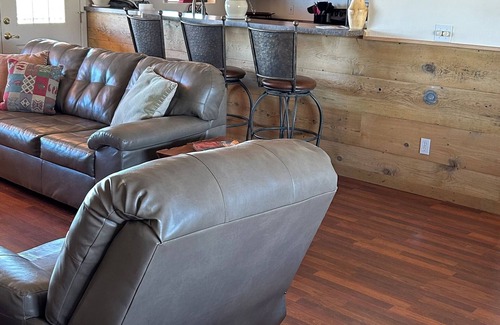 Young Maison | Clean home with a view, hunt Unit 23 in comfort!