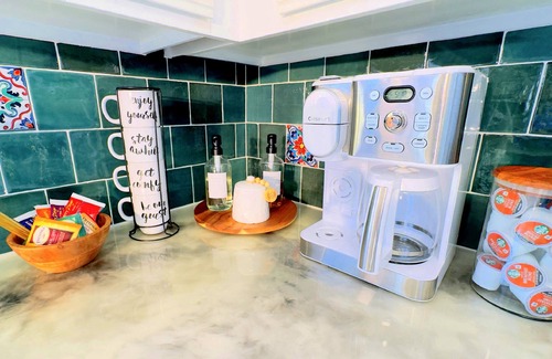 Catalina Maison | Cute & Clean! Single-Story w/Cold A/C, Washer/Dryer, & Mountain Views!