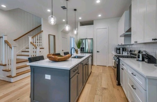 Dallas Maison | Clean luxury, furnished house for rent