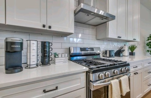 Dallas Maison | Clean luxury, furnished house for rent