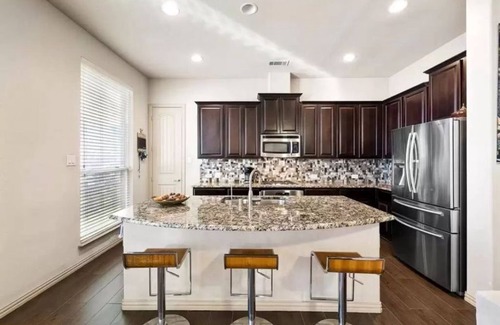 Lewisville Maison | Clean Modern Spacious Open, King bed in peaceful neighborhood,Near DFW Airport
