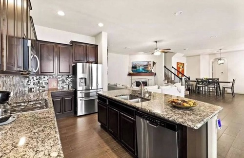 Lewisville Maison | Clean Modern Spacious Open, King bed in peaceful neighborhood,Near DFW Airport