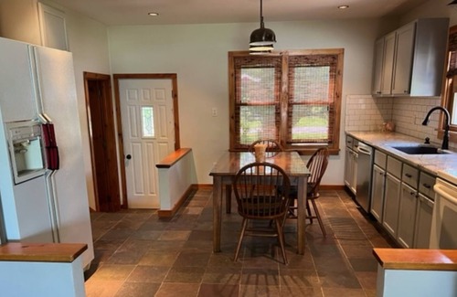 Fremont Maison | Clean/Quiet ranch home- 1 Block from Public Beach- Fremont
