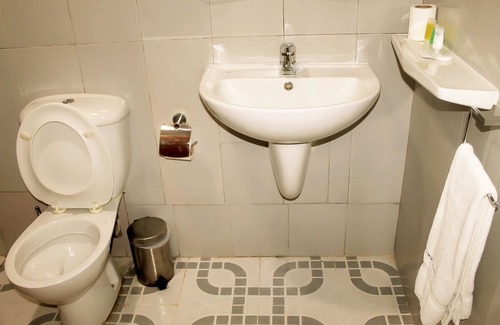 Obuasi Hôtel | Clean & Serene Atmosphere for Business and Leisure