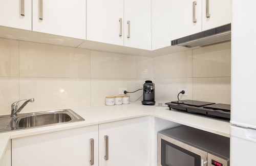 Sunnybank Appartement | Clean Studio! Train! Parking! Restaurants! 4144D0