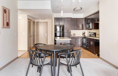 Contra Costa Centre Appartement | Clean Walnut Creek 2BR w/ Sundeck, Pool & Gym, nr BART, by Blueground