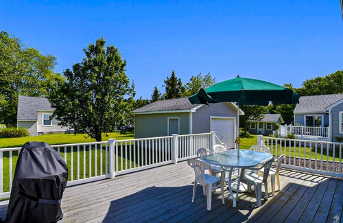 Clearwater Maison | Clear Water Home Close to the Beach w/Shared Pool, Private Washer/Dryer
