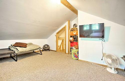 McDowell Maison | Clearwater Cabin on 10 Acres with Trout Stream!