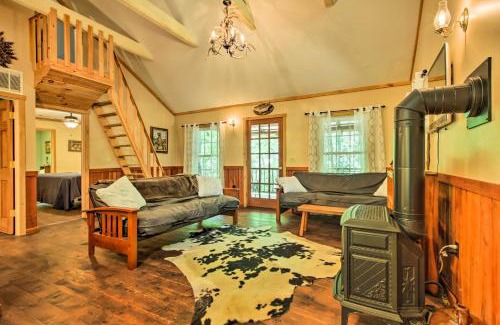 McDowell Maison | Clearwater Cabin on 10 Acres with Trout Stream!