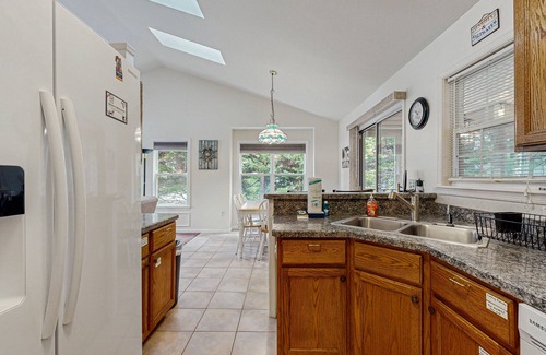 Clearwater Maison | Clearwater Home Close to the Beach w/Shared Pool, Private Washer/Dryer