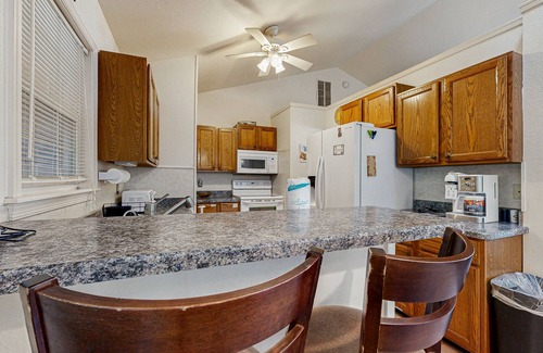 Clearwater Maison | Clearwater Home Close to the Beach w/Shared Pool, Private Washer/Dryer