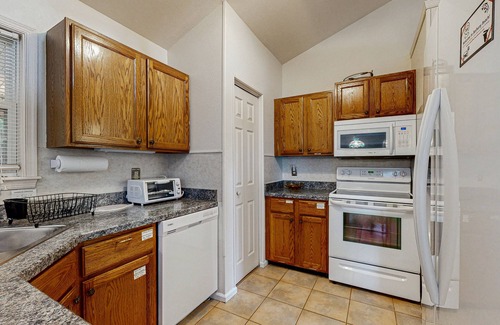 Clearwater Maison | Clearwater Home Close to the Beach w/Shared Pool, Private Washer/Dryer