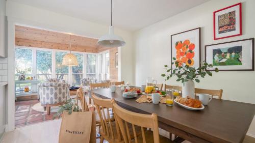 Santa Rosa Maison | Clementine By AvantStay Bright Modern Retreat w Pool Pool Table Large Patio