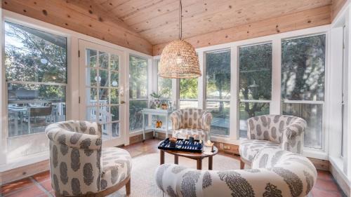 Santa Rosa Maison | Clementine By AvantStay Bright Modern Retreat w Pool Pool Table Large Patio