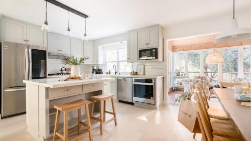 Santa Rosa Maison | Clementine By AvantStay Bright Modern Retreat w Pool Pool Table Large Patio