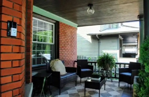 Detroit - Shoreway Maison | Cleveland Hideaway on Clifton