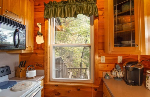 Newport Cabine | Cliffhanging Cabin Over French Broad River b / t Hot Springs, NC et Gatlinburg Tn