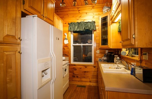 Newport Cabine | Cliffhanging Cabin Over French Broad River b / t Hot Springs, NC et Gatlinburg Tn