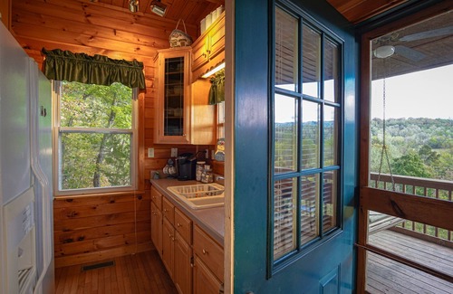 Newport Cabine | Cliffhanging Cabin Over French Broad River b / t Hot Springs, NC et Gatlinburg Tn