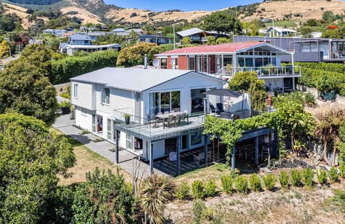 Akaroa Maison | Cliffside - Akaroa Holiday Home
