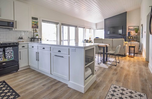 Fairfield Bay Copropriété | Cliffside Escape – Cozy 2BR/2BA Condo with Scenic Views