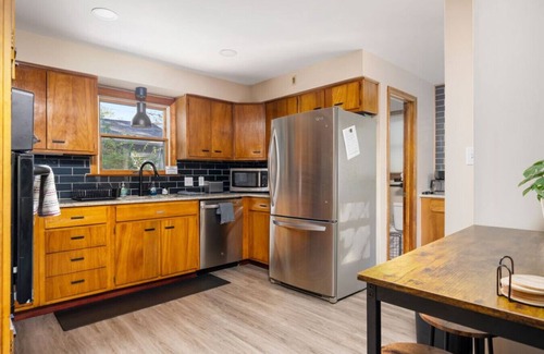 Clintonville Maison | Clintonville | OSU | Entire Home