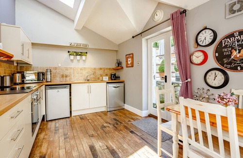 Tidenham Cottage | Cottage-Exécutif-Salle de bain et douche-Vue sur Jardin-Luxury 2 bed Holiday Let