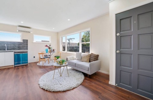 Papatoetoe Maison | Close to airport and motorways and shipping