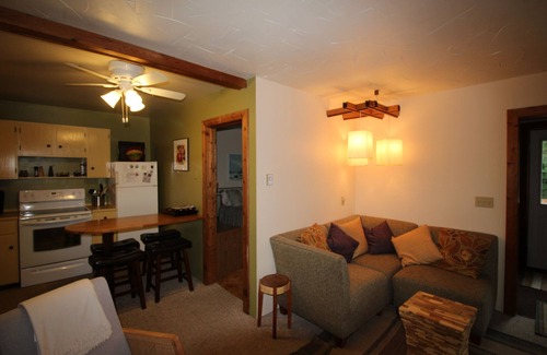 Farwell Maison | Lac Blackwell, Two Bd. Retraite de la chambre avec bain à remous et terrasse; Idéal pour jusqu'à 4 personnes.