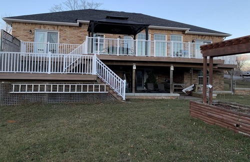 Colborne Maison | close to amenities and beach