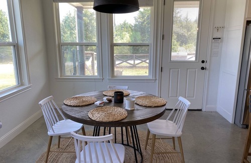 Lorena Maison | Close to Baylor & Silos: 3 BR Home Pickleball Court, Ping Pong Table & Barn