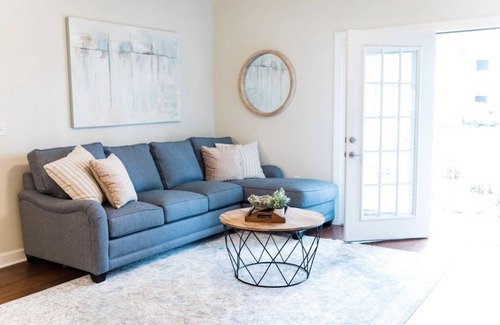 Oxford Copropriété | Close to Campus-newly professionally decorated-sleeps 6 -no stairs!