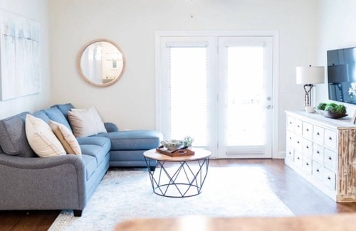 Oxford Copropriété | Close to Campus-newly professionally decorated-sleeps 6 -no stairs!