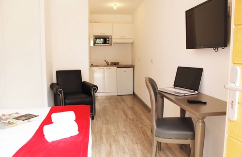 Eguilles Hôtel | Close to Cannes and Grand Place! Free Parking & Onsite Pool
