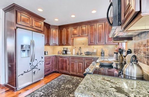 Lamar Heights Area Maison | Close to Everything! w/ Sauna, Fireplace, & Large Backyard