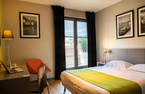 9th Arrondissement Hôtel | Close to Gare de Vaise Metro Station! 3 Pet-Friendly Units, Onsite Parking!