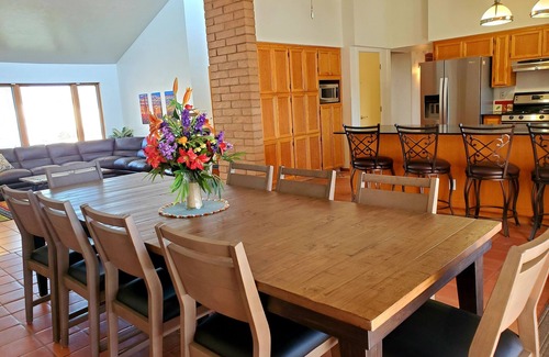Saguaro Miraflores Maison | Close to Downtown, hiking trails, and U of A with Pool and Hot Tub.
