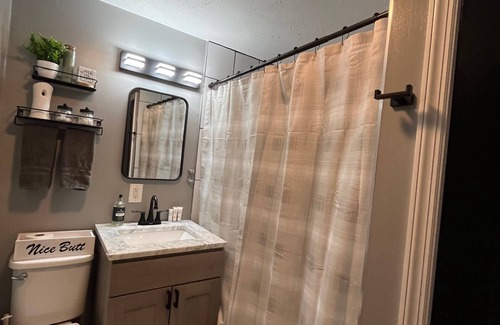 South Bend Maison | Close to ND Oasis - Remodeled kitchen with outdoor fire pit