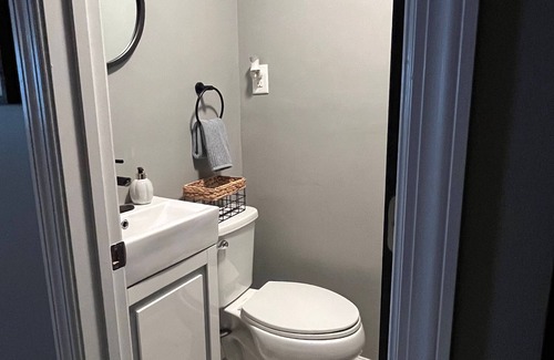 South Bend Maison | Close to ND Oasis - Remodeled kitchen with outdoor fire pit