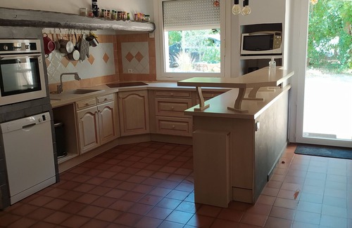 Parignargues Villa | A deux pas de Nîmes, le calme d'un village dans une belle villa avec piscine .